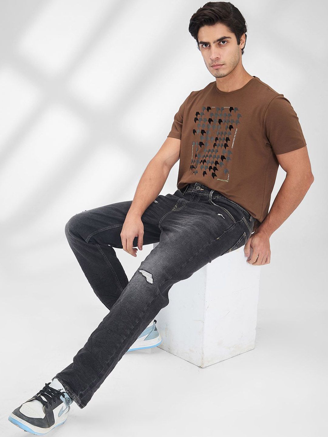 SPYKAR Men Relaxed Fit Mildly Distressed Light Fade Stretchable Mildly Distressed Jeans