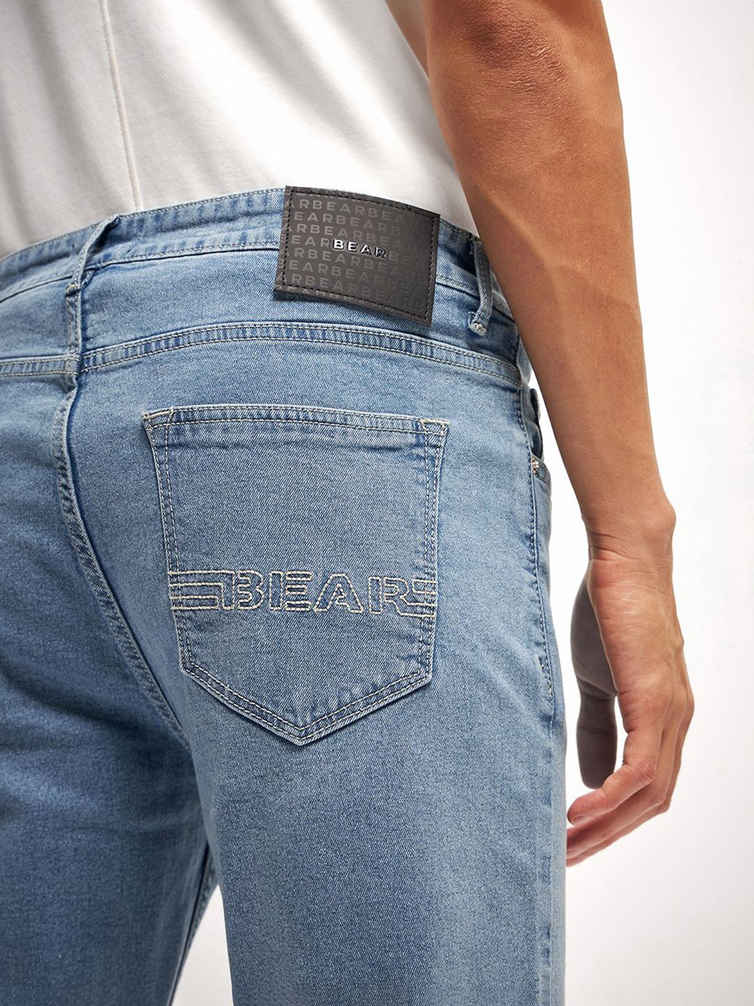 THE BEAR HOUSE Men Slim Fit Light Fade Mid-Rise Stretchable Jeans