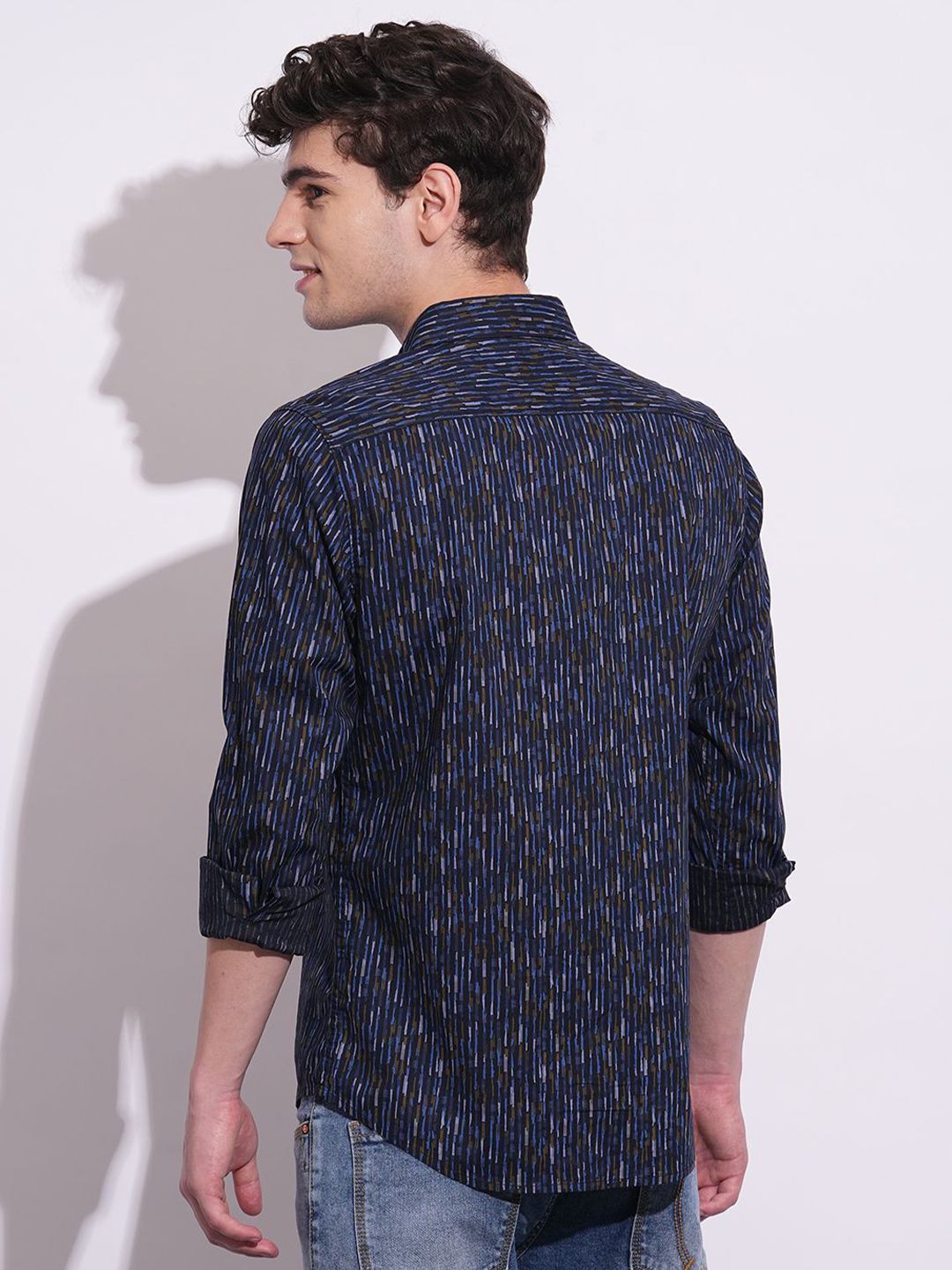 Menjadi Lelaki Manusia Klasik Bercetak Baju Kasual