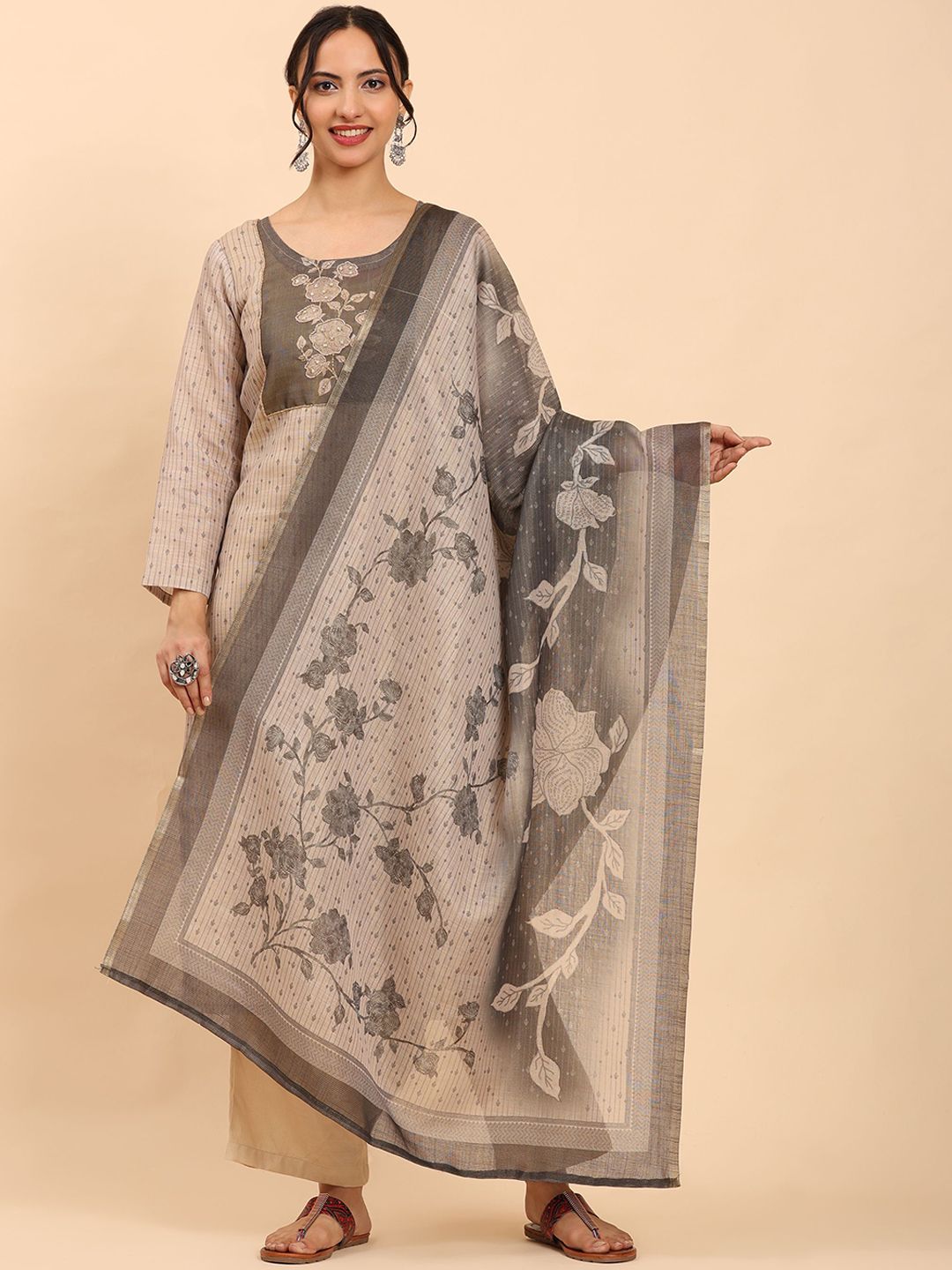 Mamicha Women Embroidered Thread Work Kurta