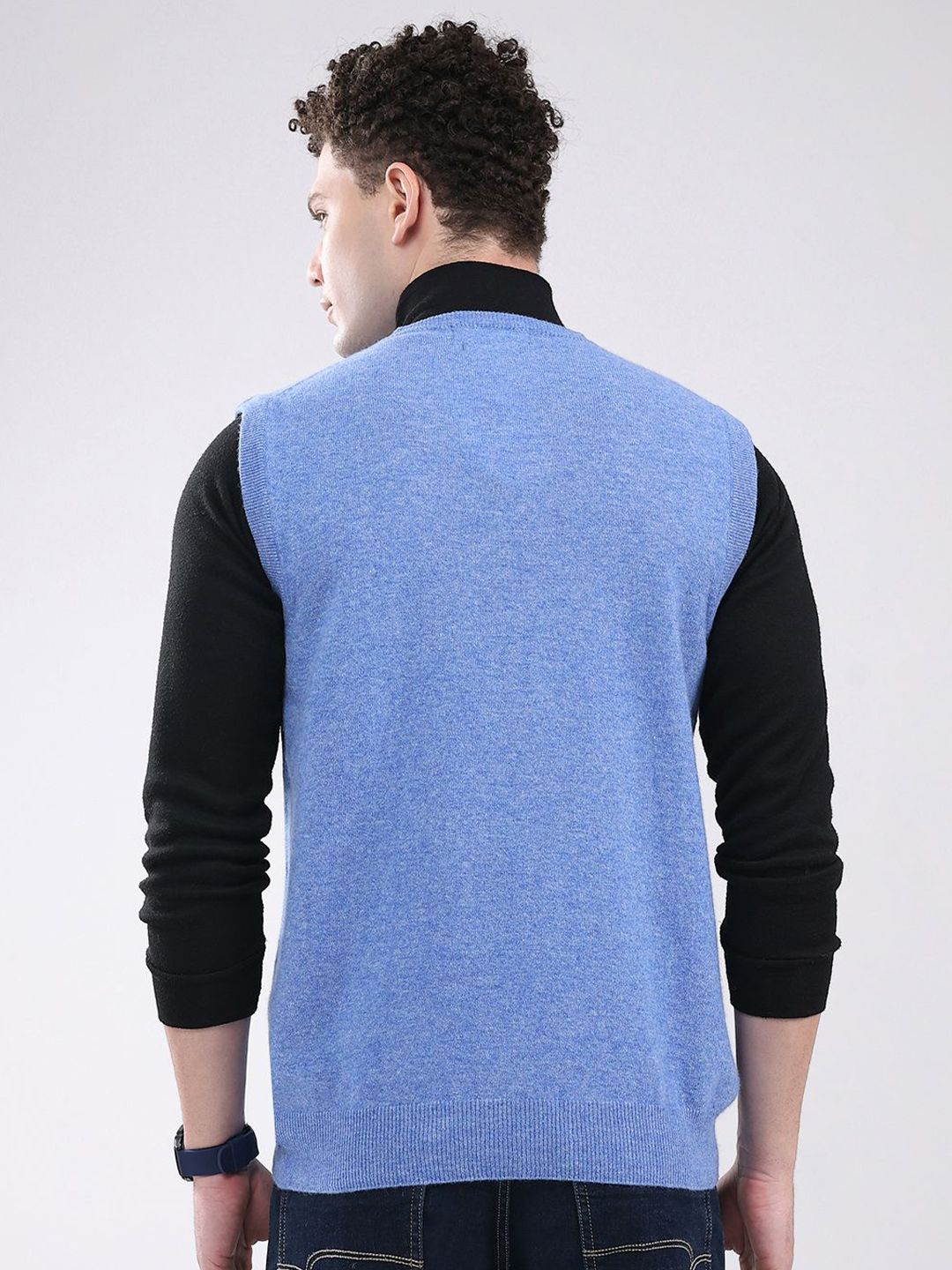 Monte Carlo Men Solid V-Neck Ribbed Sweater Vest