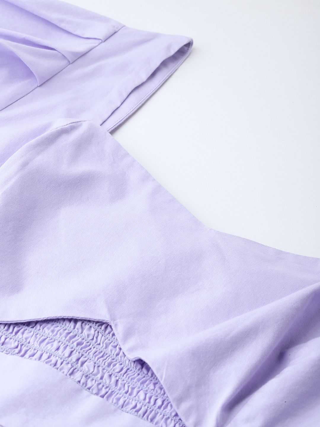 Dressberry Feminin Chic cutesy cut-cut-out smocked crop atas