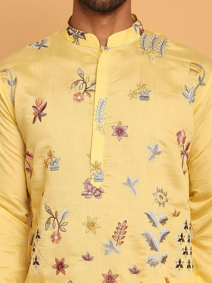 Jompers Men Floral Embroidered Mandarin Collar Sequins Straight Kurta