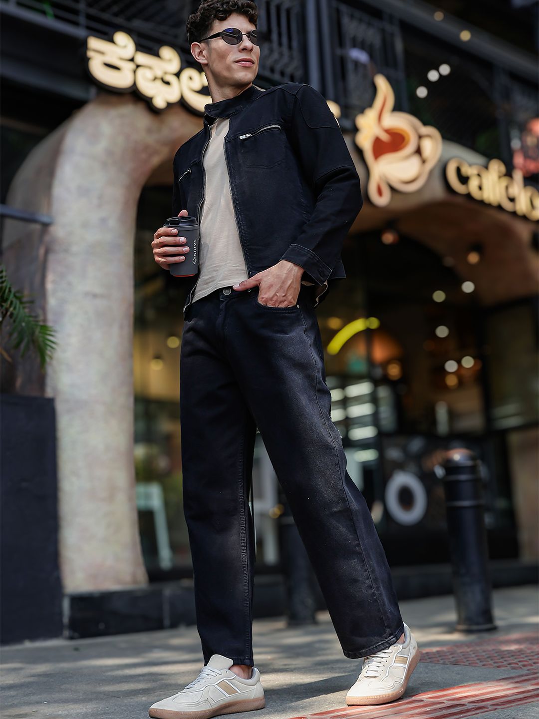 Eszett Men Mid-Rise Light Fade Jeans