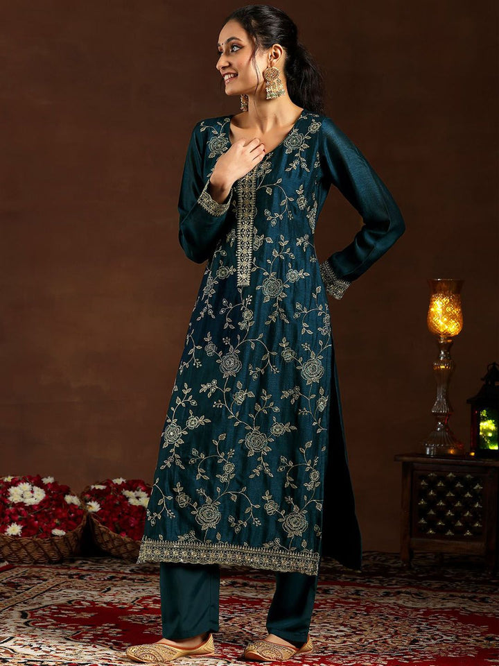 Libas Women Floral Embroidered Regular Sequinned Kurta with Trousers & With Dupatta