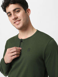 Urbano Fashion Men Olive Green Solid Henley Neck Pure Cotton T-shirt