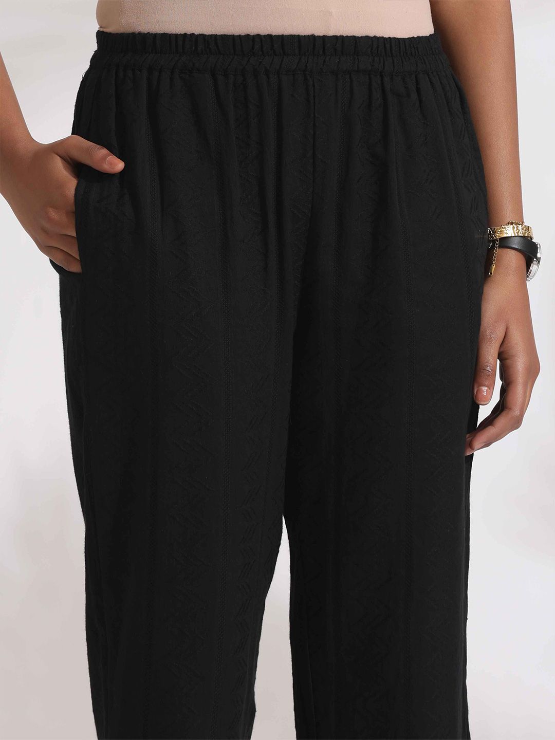 trueBrowns Women Woven Design Pure Cotton High Slit Straight Kurta with Trousers