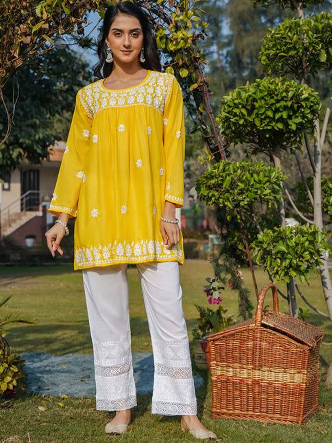 HOUSE OF KARI Floral Embroidered Round Neck Chikankari Pure Cotton Short Kurta