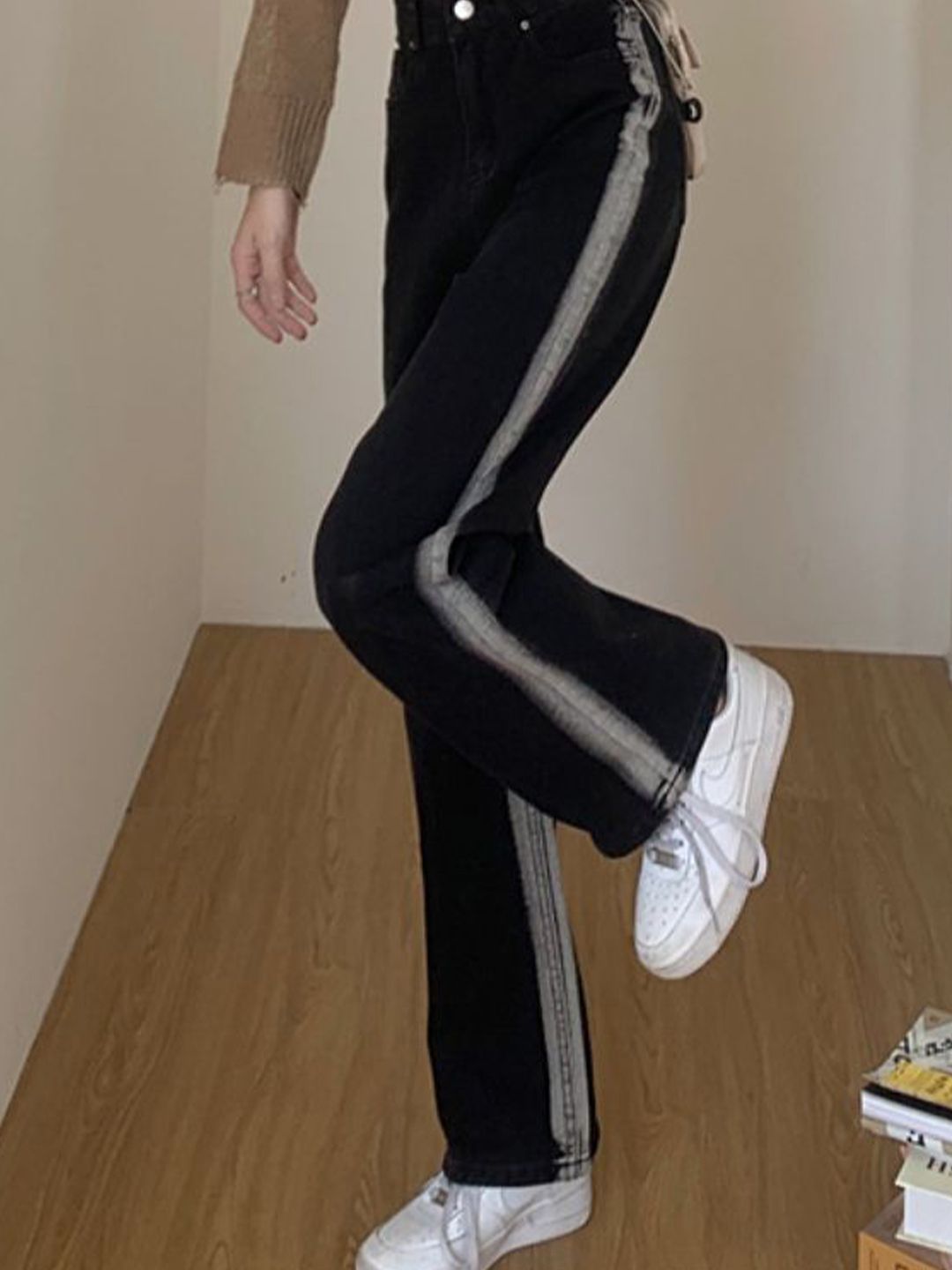 DressBerry Women Straight Fit with Side Striped Jeans