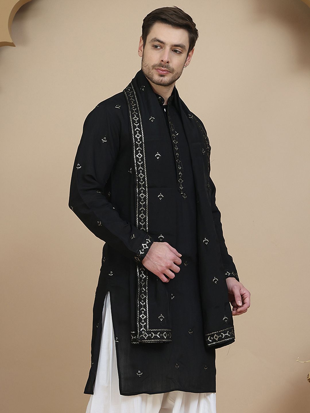 Jompers Men Floral Embroidered Chikankari Kurta With Dupatta