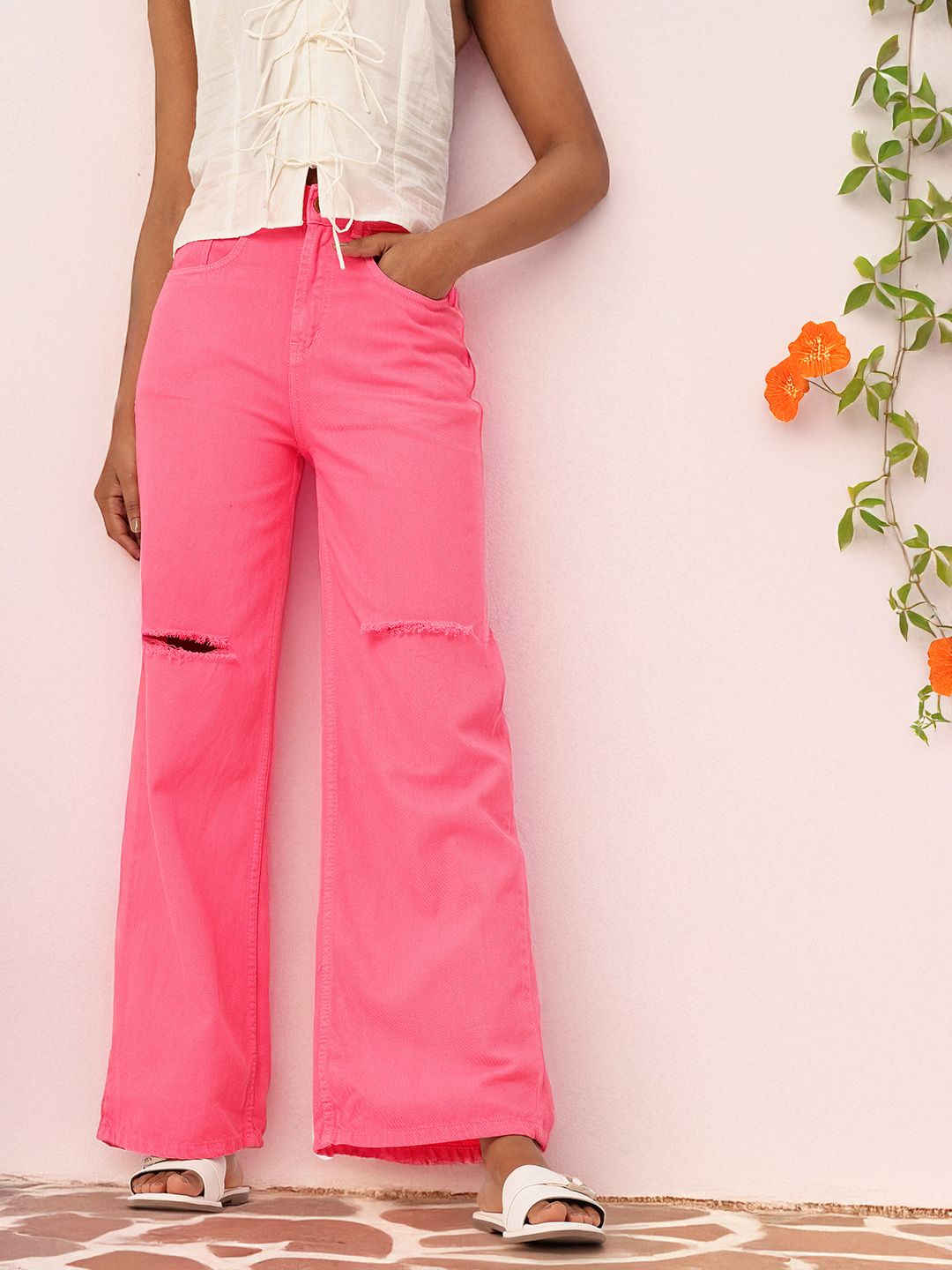 DressBerry Urban Chic Straight Fit Slash Knee Jeans