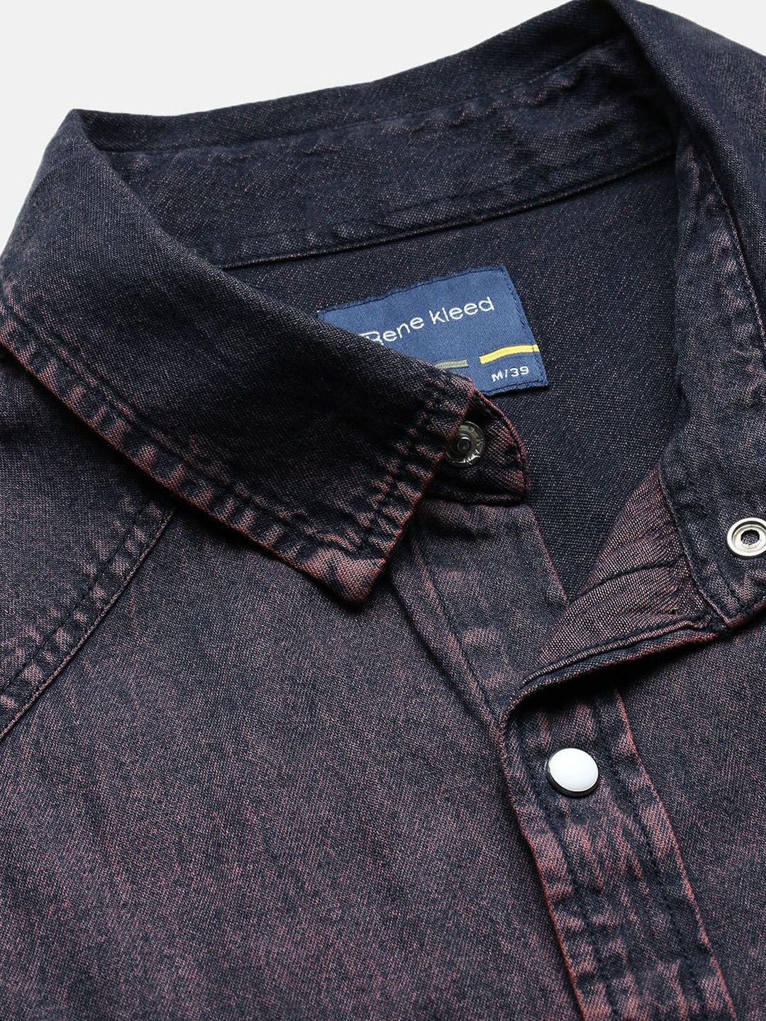 Bene Kleed Men Tinted Denim Sleeveless Shirt