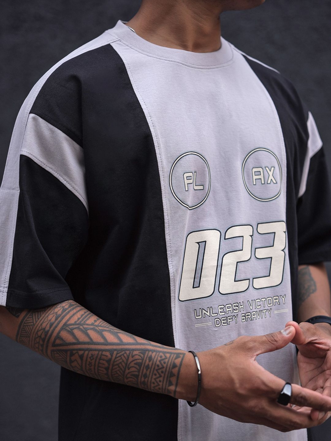 Powerlook Men Typography Colourblocked Drop-Shoulder Sleeves T-shirt