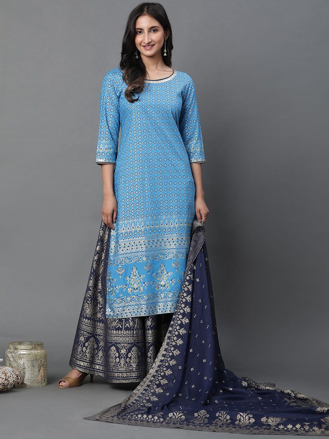 AURELIA Women Embroidered Gotta Patti Kurta