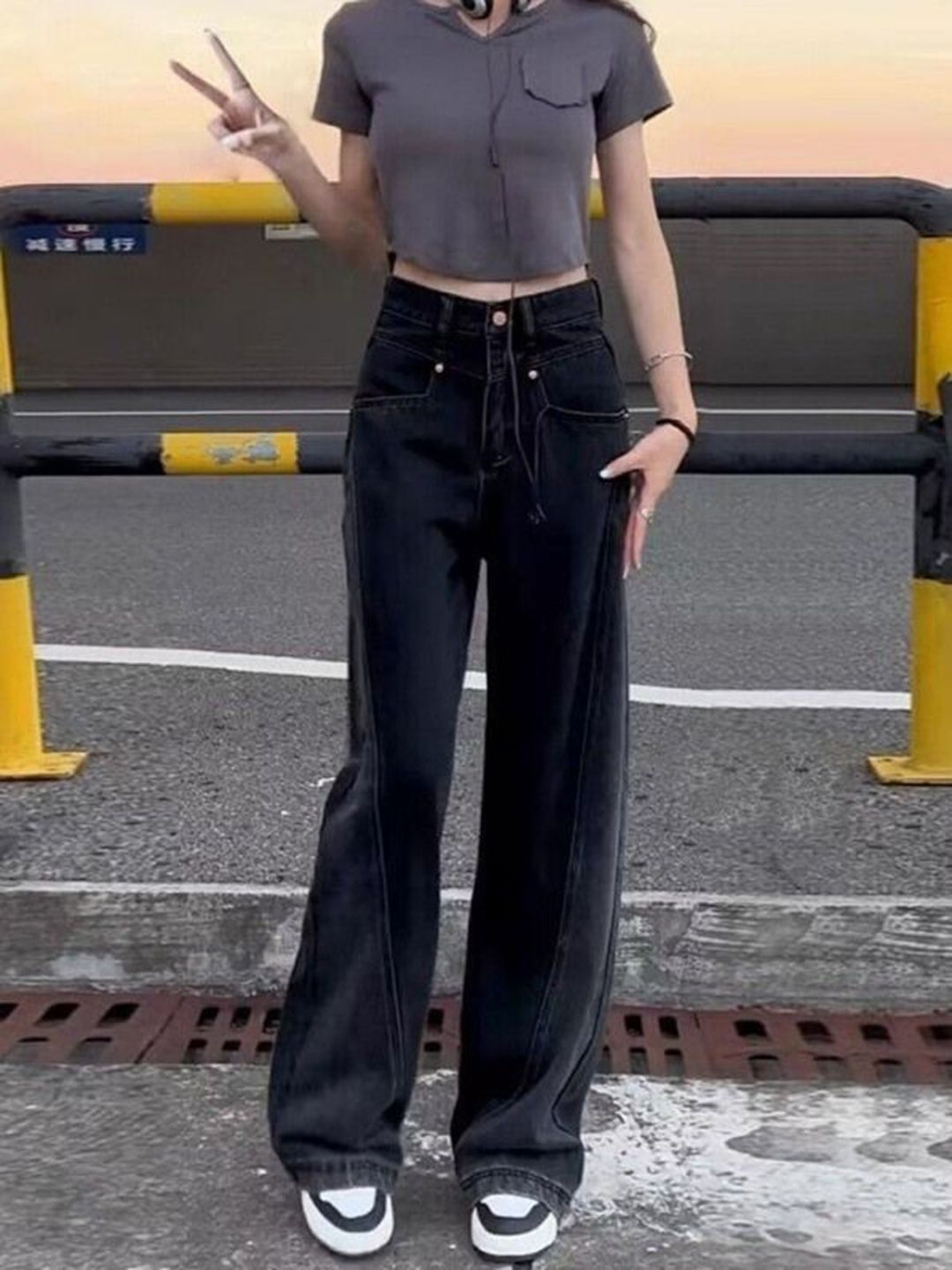 DressBerry Women Straight Fit High-Rise No Fade Jeans