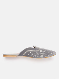 House of Pataudi Women Ethnic Embellished Mules