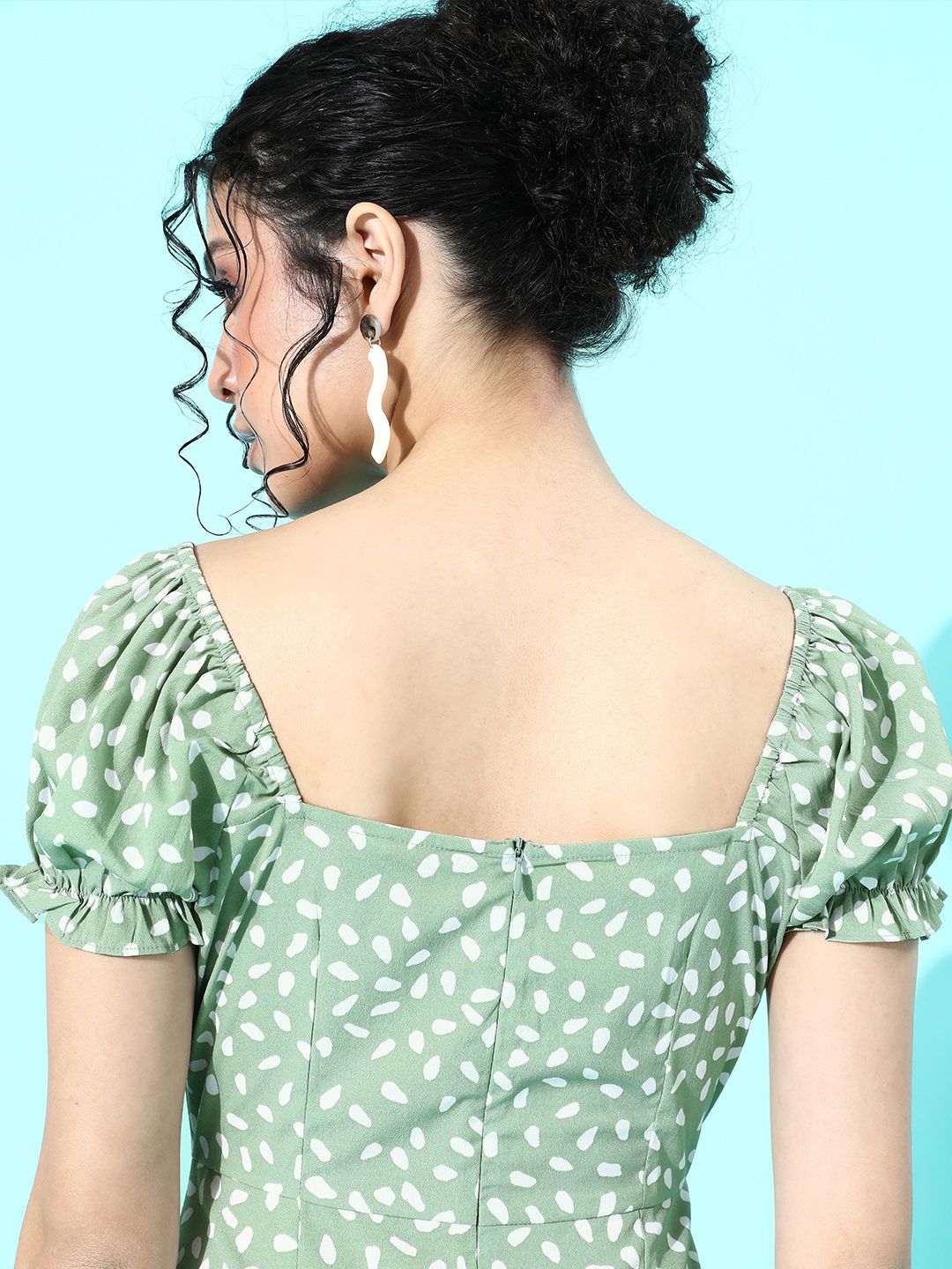 Berrylush Women Green & White Abstract Tie-Up Neck Bodycon Mini Dress