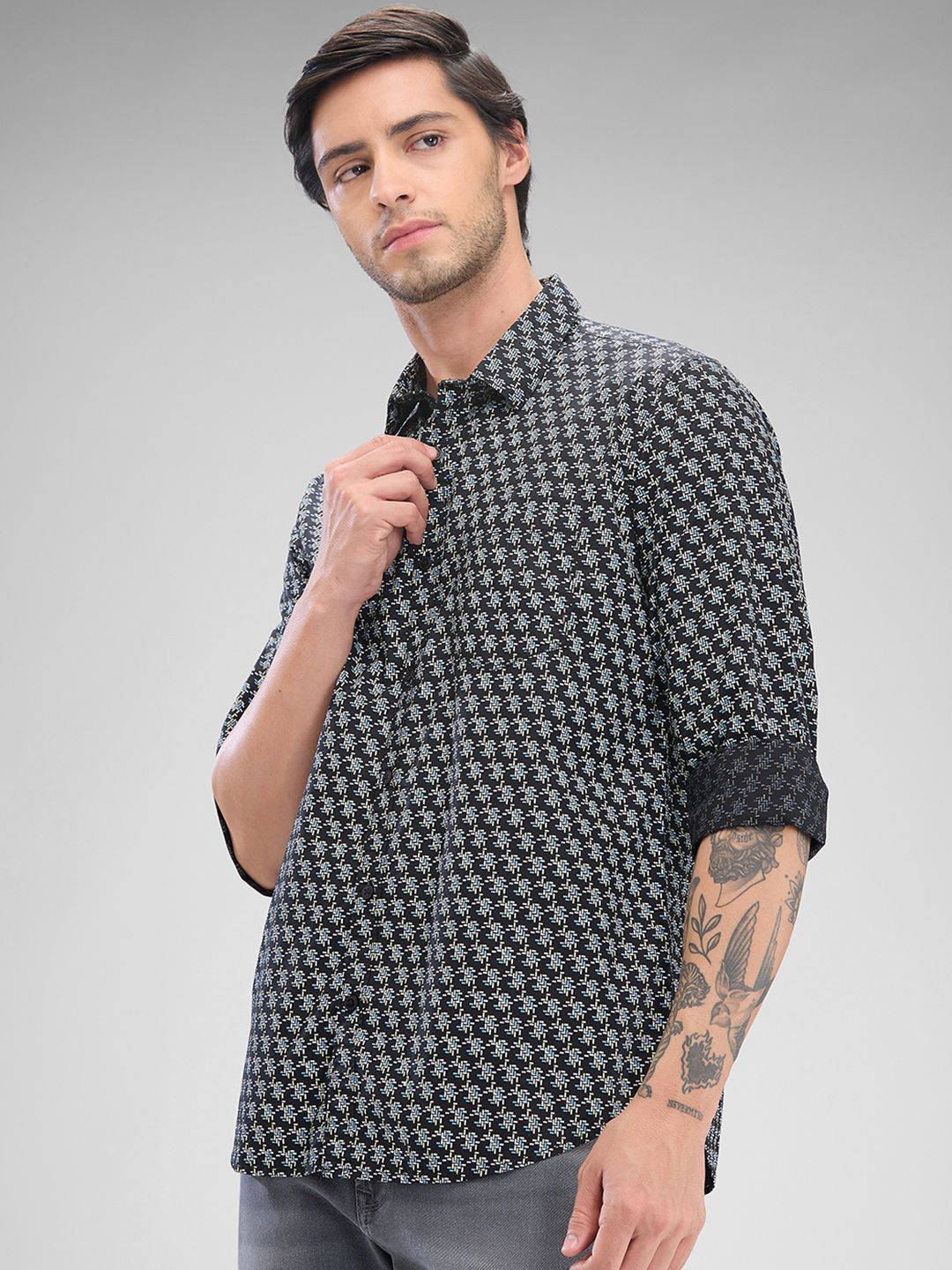 SPYKAR Men Slim Fit Opaque Geometric Printed Spread Collar Casual Shirt