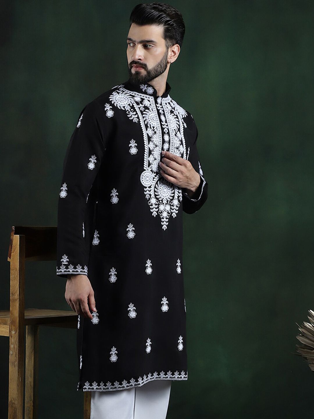SOJANYA LUXE Ethnic Motifs Printed Mandarin Collar Thread Work Pure Cotton Straight Kurta