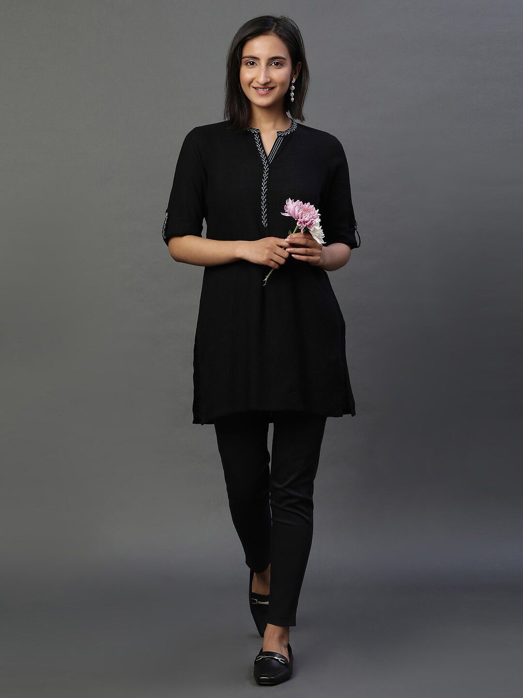 AURELIA Embellished Mandarin Collar Sequinned Kurti