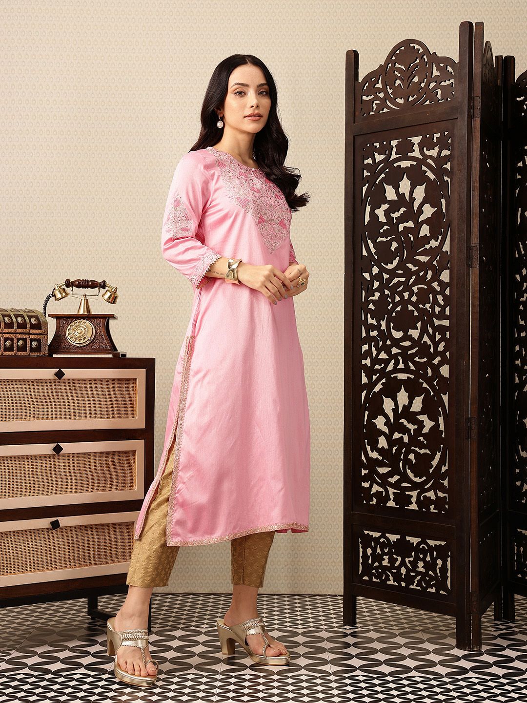 House of Pataudi Floral Yoke Design Keyhole Neck Sequinned Jashn Kurta