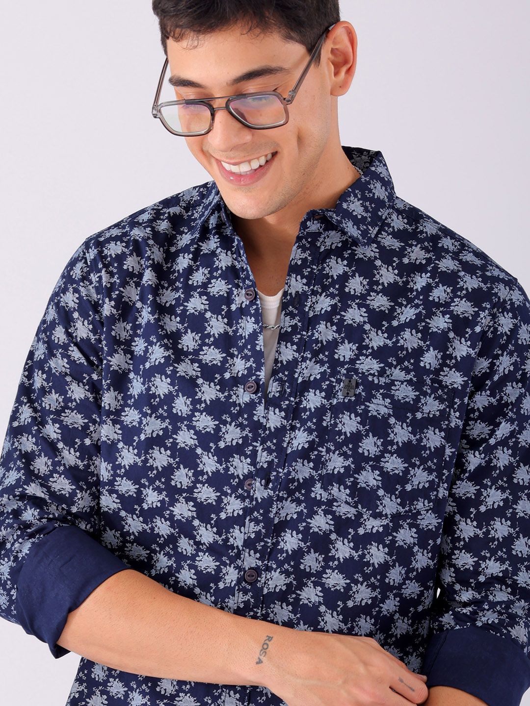 Garage CO Indian Lelaki Tentera Laut Biru & Putih Bercetak Pure Cotton Casual Shirt