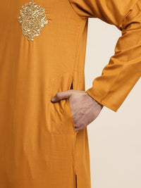 Anug by SOJANYA Men Mustard Yellow Thread Work Pure Cotton Kurta