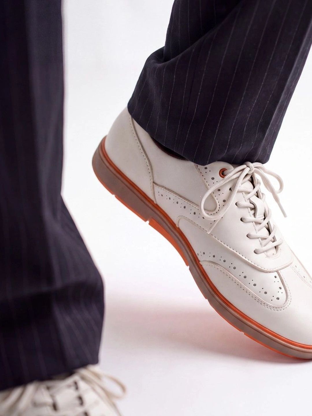 MONKSTORY Lelaki Tebuk Sneakers