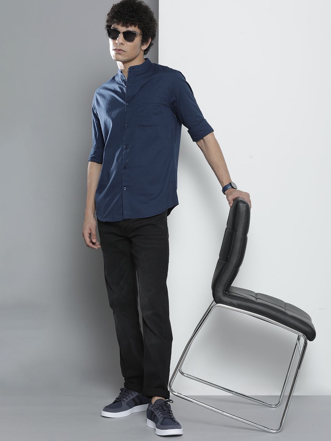 The Indian Garage Co Men Navy Blue Solid Casual Shirt
