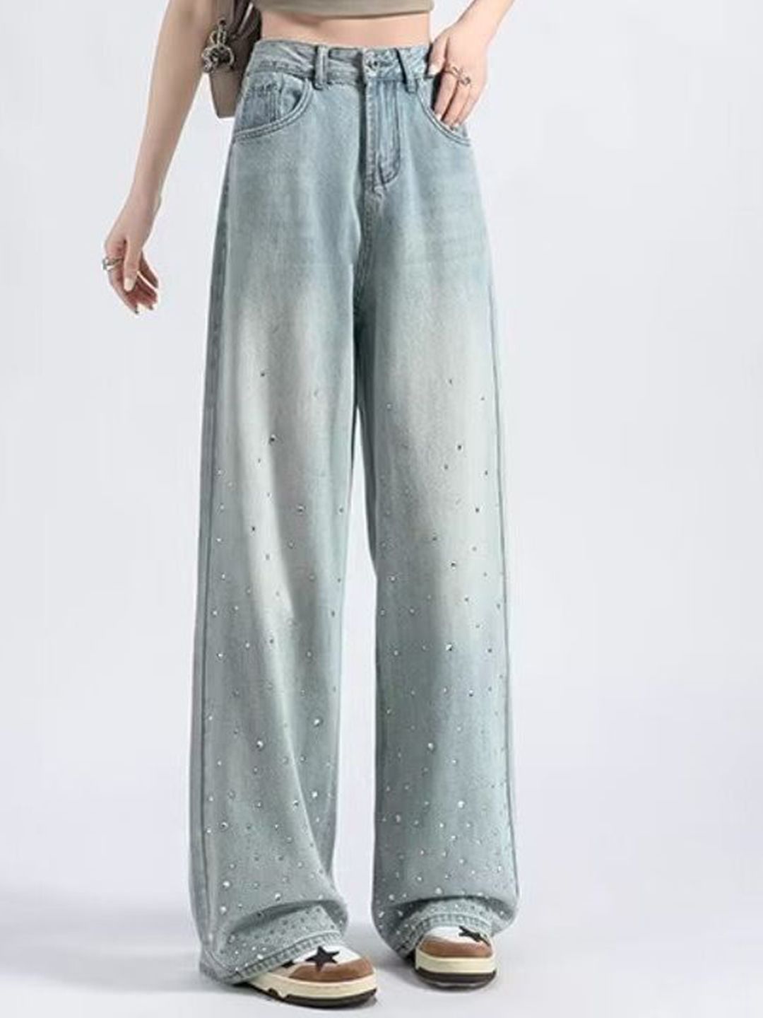 DressBerry Women Cotton Relaxed Fit Embellished High-Rise Light Fade Jeans
