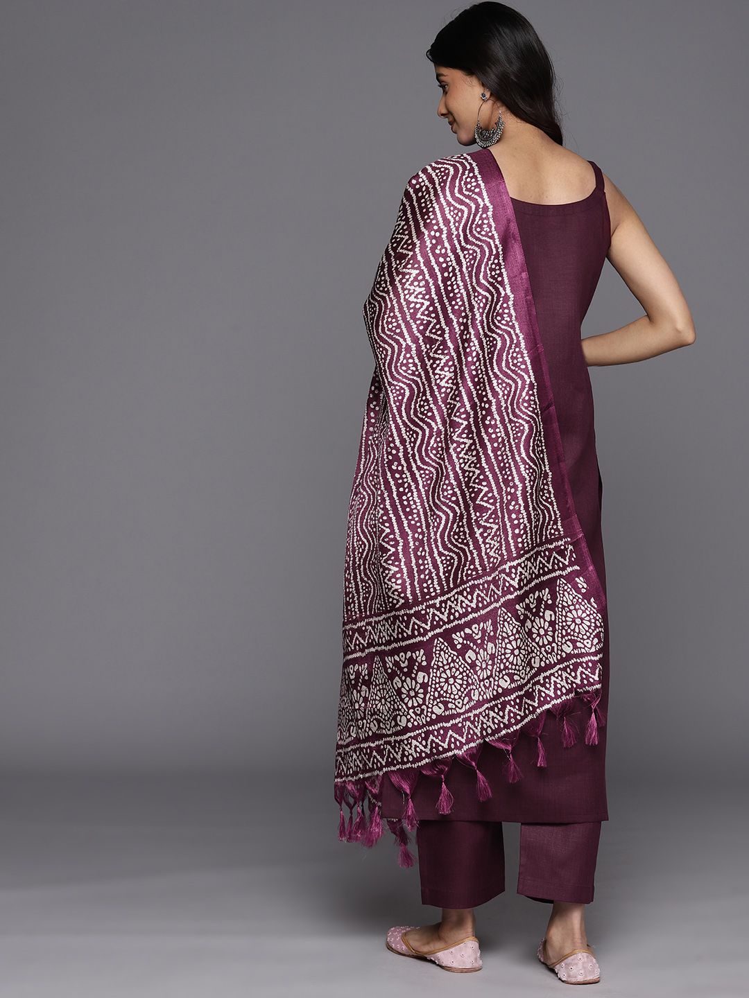 Varanga Violet Solid Sleeveless Kurta With Trousers & Bandhani Printed Dupatta
