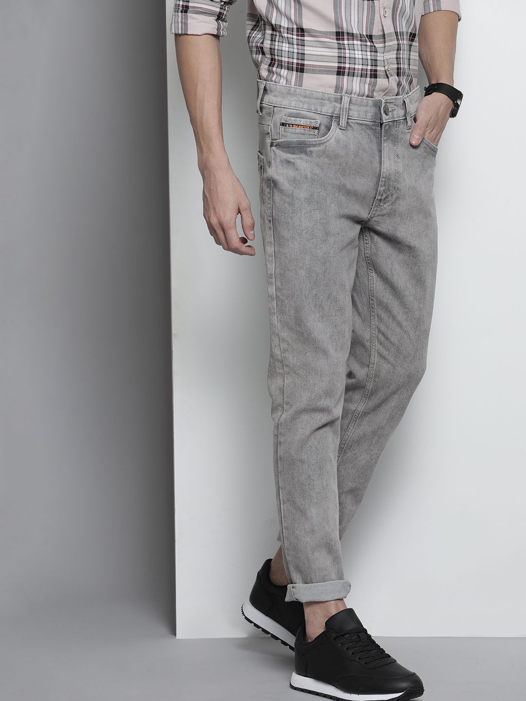 The Indian Garage Co Men Grey Slim Fit Light Fade Stretchable Jeans