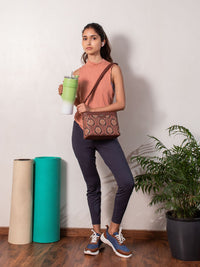 Beg sling berstruktur bercetak zouk bunga