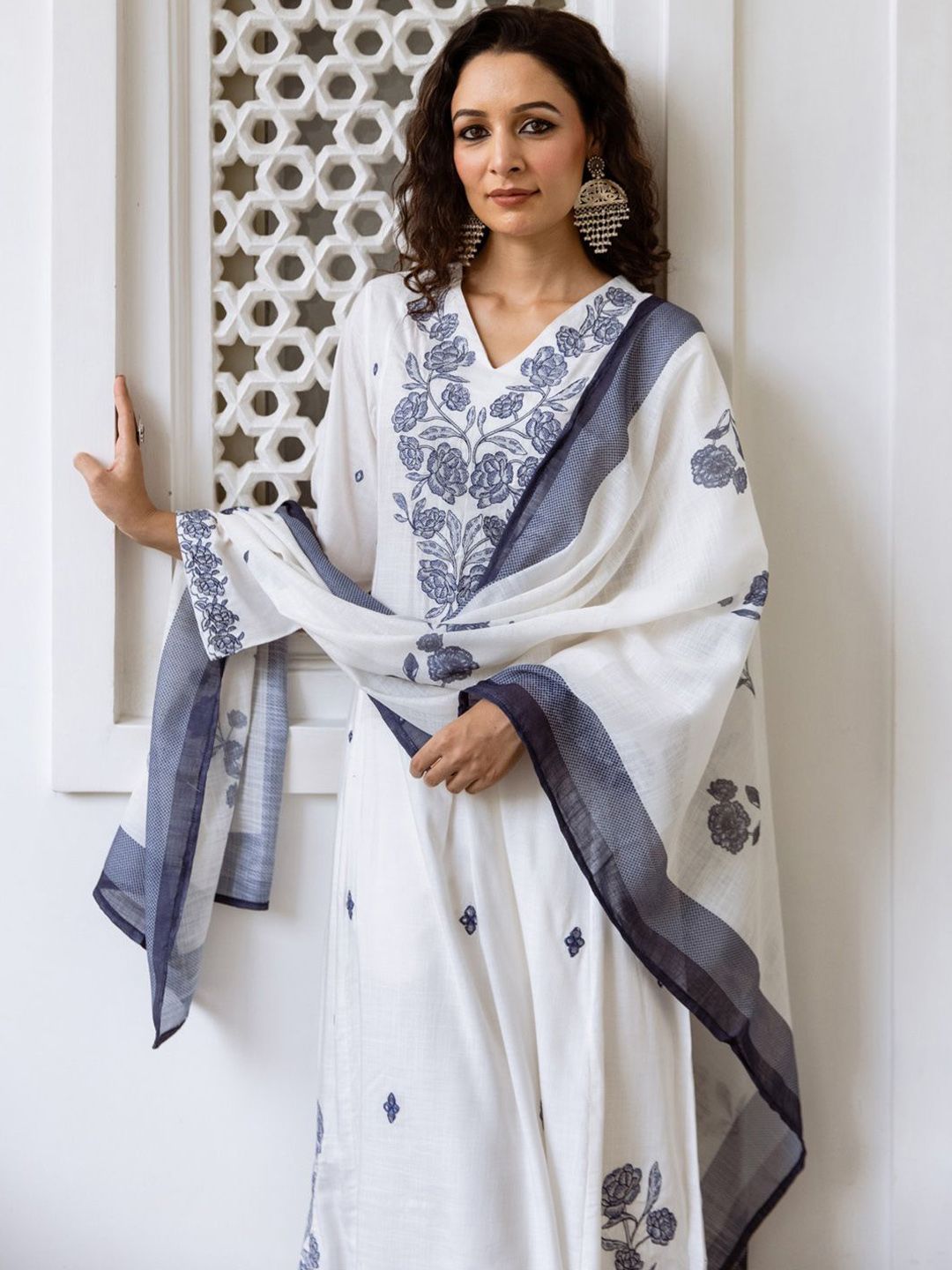 Indo Era Women Floral Embroidered Regular Thread Work Pure Cotton Kurta with Trousers & With Dupatta