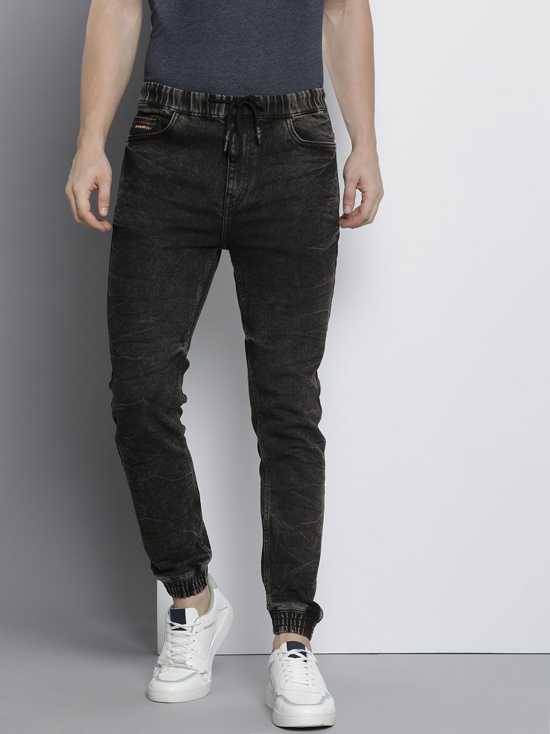 The Indian Garage Co Men Slim Fit Light Fade Stretchable Jeans