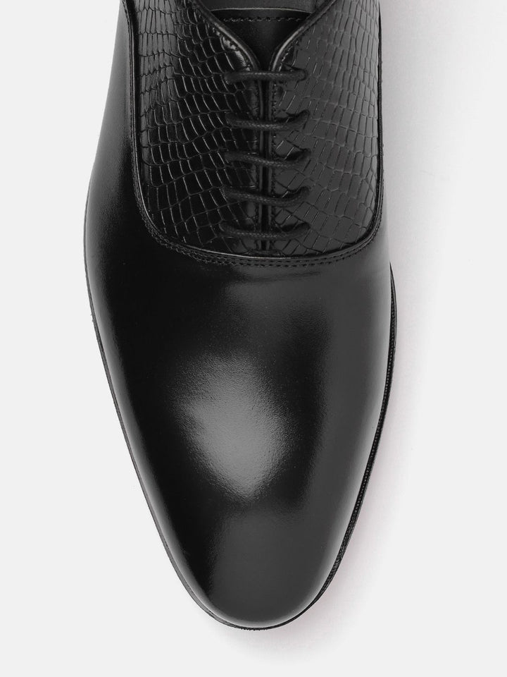 House of Pataudi Men Textured Formal Oxfords