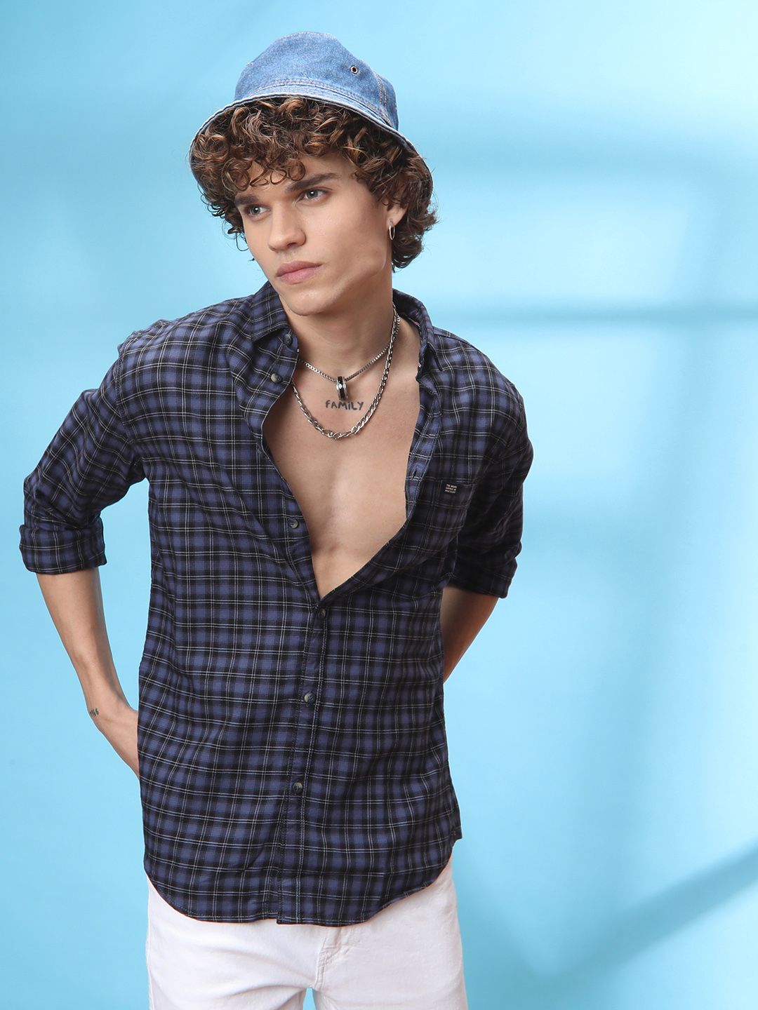 The Indian Garage Co Men Blue & White Slim Fit Checked Pure Cotton Casual Shirt