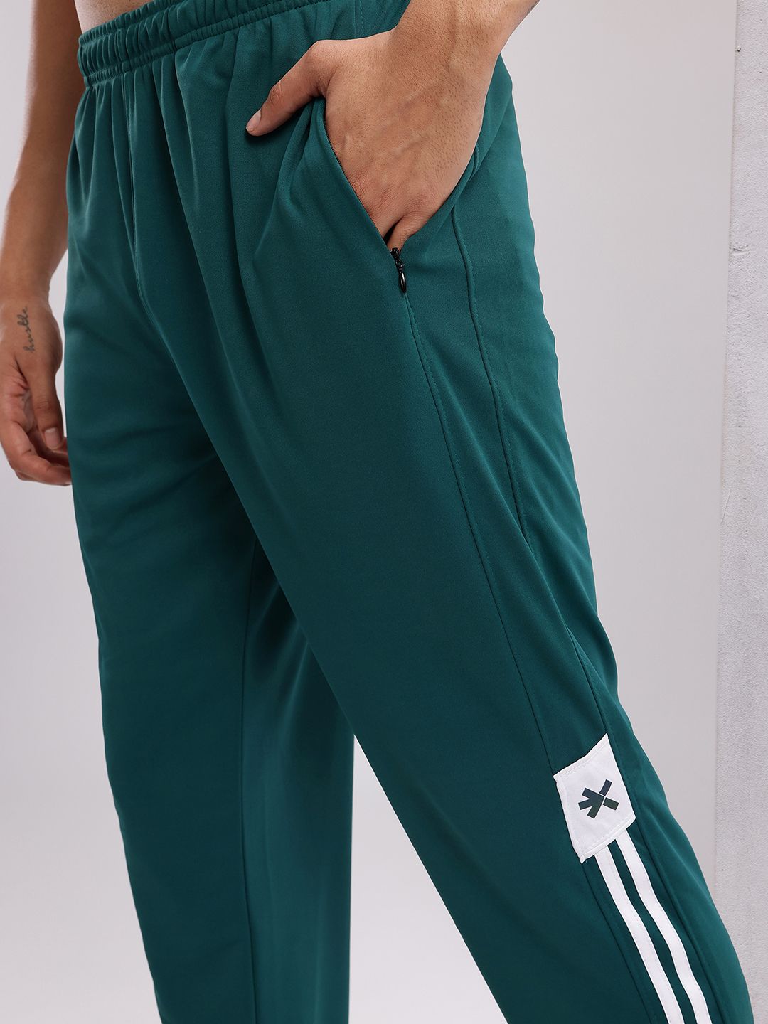 HRX by Hrithik Roshan Men Side Stripes Rapid-Dry Training Joggers