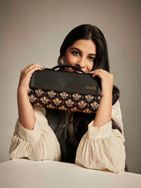 Zouk Rhea Kapoor Bidri Kaiser Tekstur Air Tahan Jute Sampul Klac