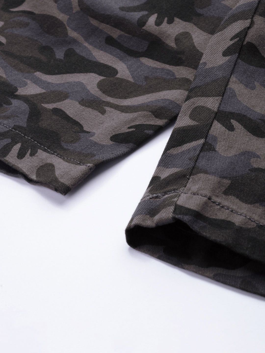 The Indian Garage Co Men Grey Printed Slim Fit Chino Shorts