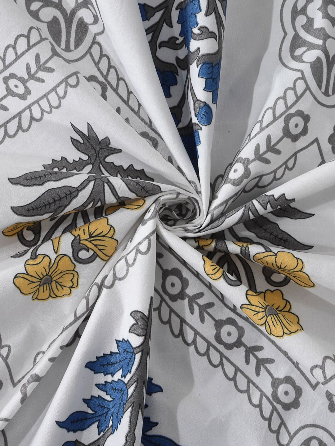 KLOTTHE Printed 300 TC Cotton Blend King Bedsheet & 2 Pillow Covers
