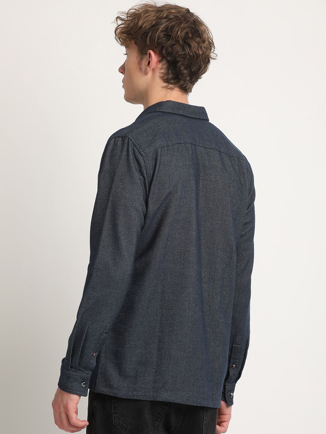 THE BEAR HOUSE Slim Fit Spread Collar Chest Pocket Chambray Pure Cotton Casual Shirt