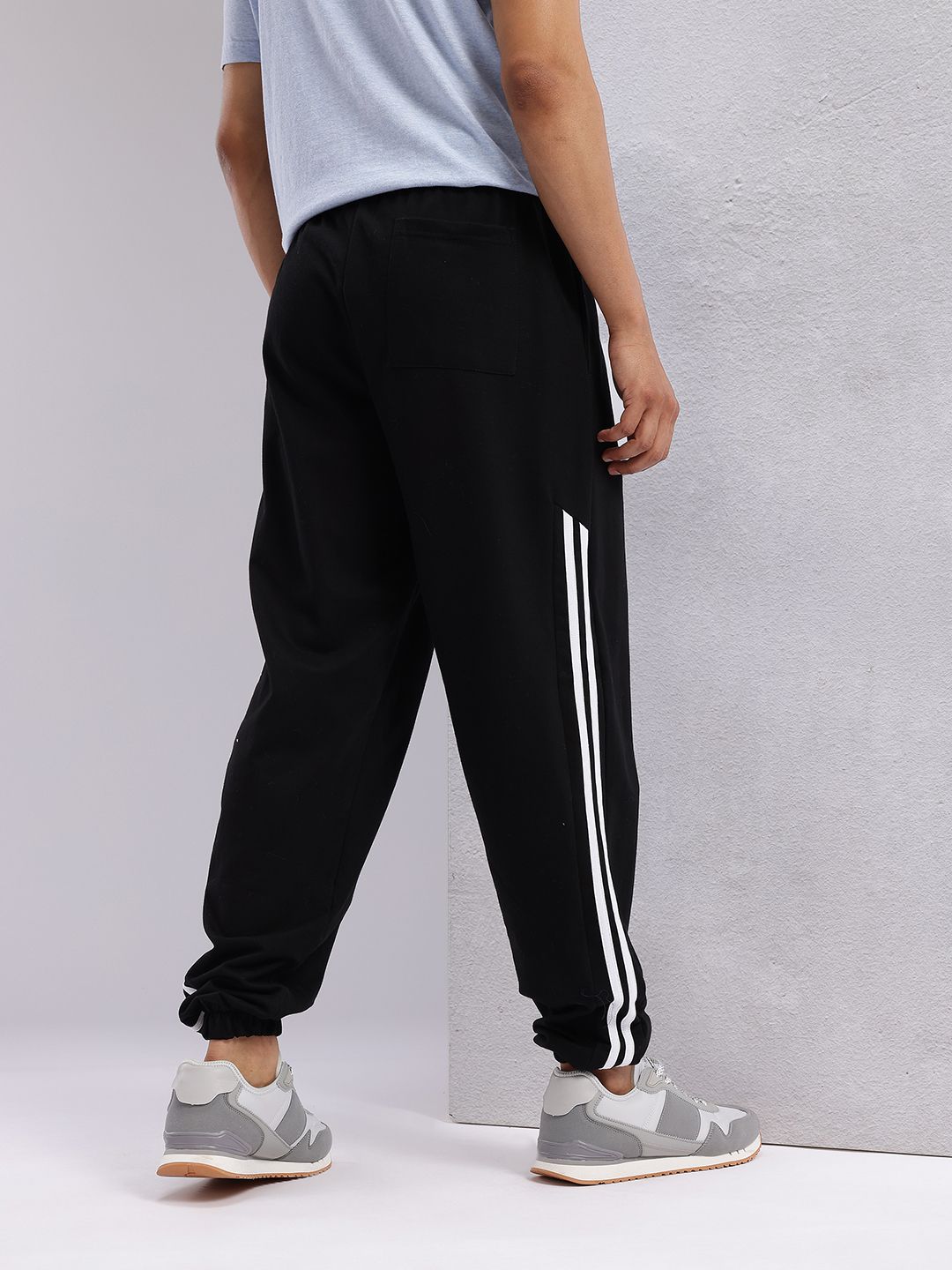 HRX by Hrithik Roshan Men Side Stripe Lifestyle Joggers
