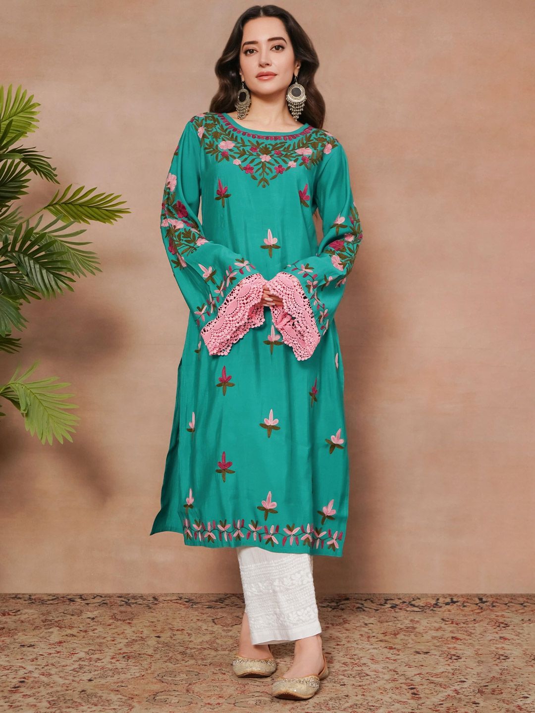 House of Kari Women Muslin Kurta with Aari Work