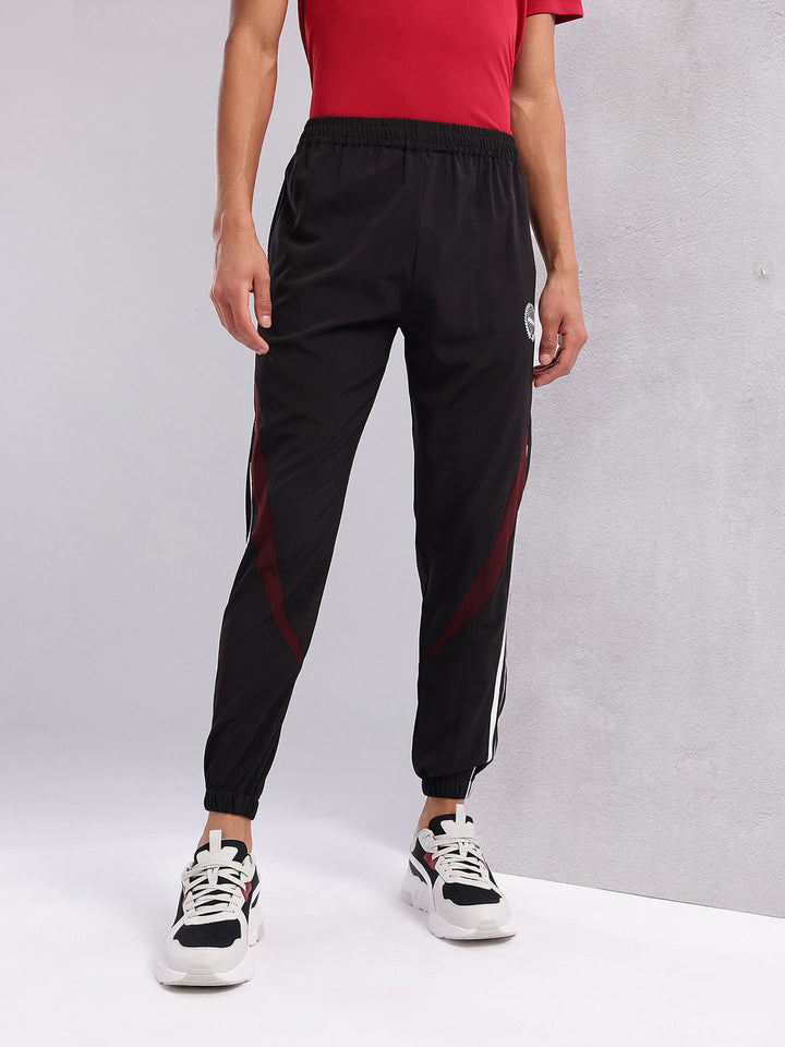 HRX by Hrithik Roshan Men Lifestyle Mid-Rise Joggers With Side Stripes