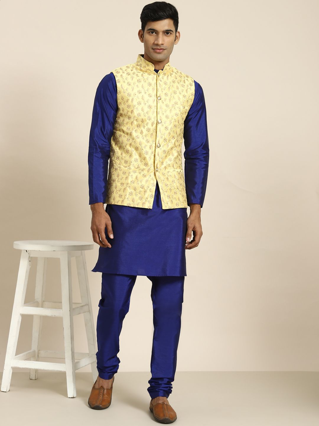 SOJANYA Men Navy Blue Kurta dengan Churidar