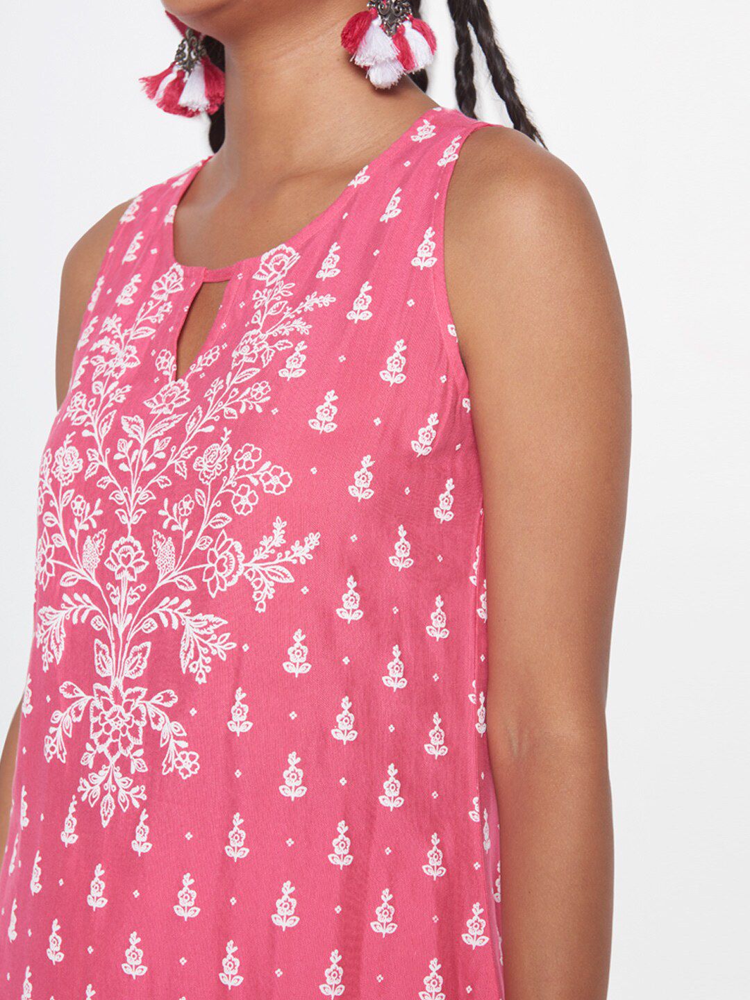 Global Desi Floral Embroidered Keyhole Neck Straight Kurta