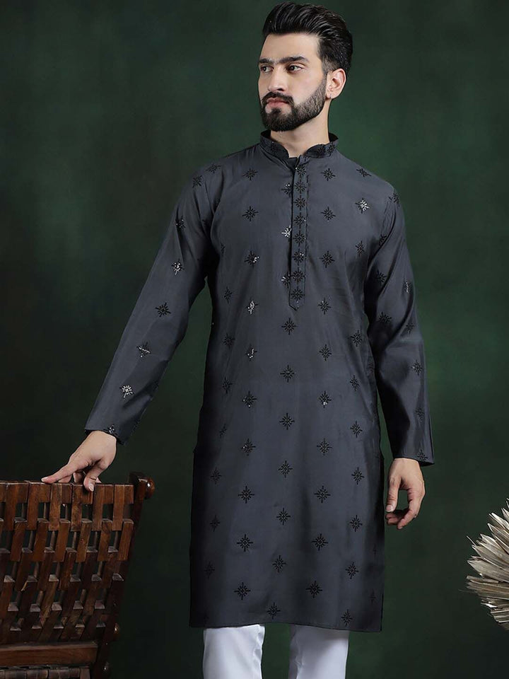 SOJANYA Ethnic Motifs Embroidered Mandarin Collar Sequinned Straight Kurta