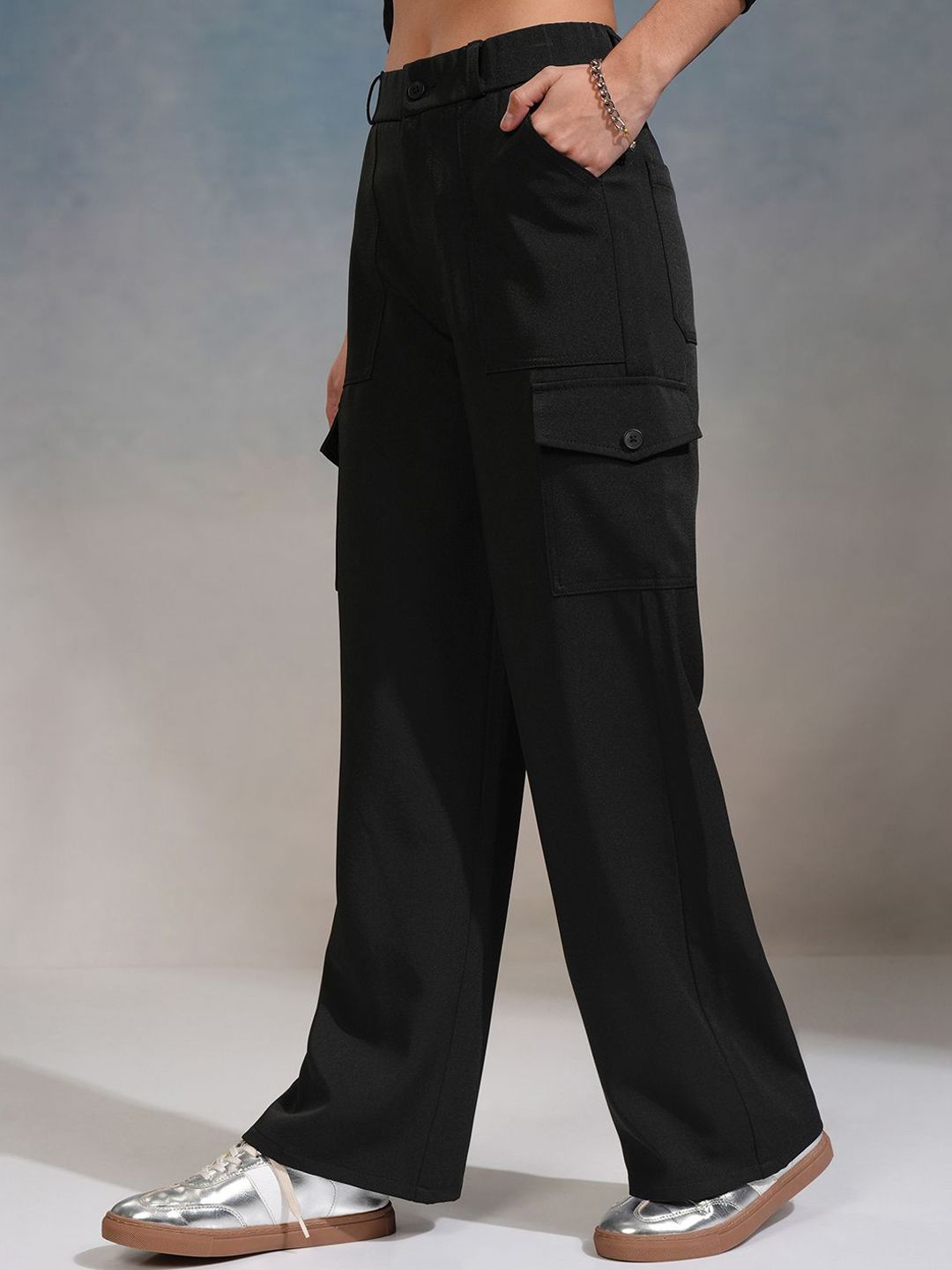 Street By Tokyo Talkies Women Straight Fit High-Rise Cargos Trousers
