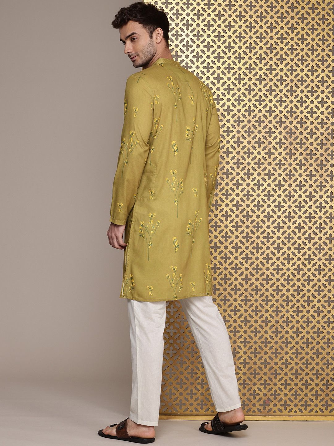 House of Pataudi Floral Printed Regular Jashn Kurta With Trousers